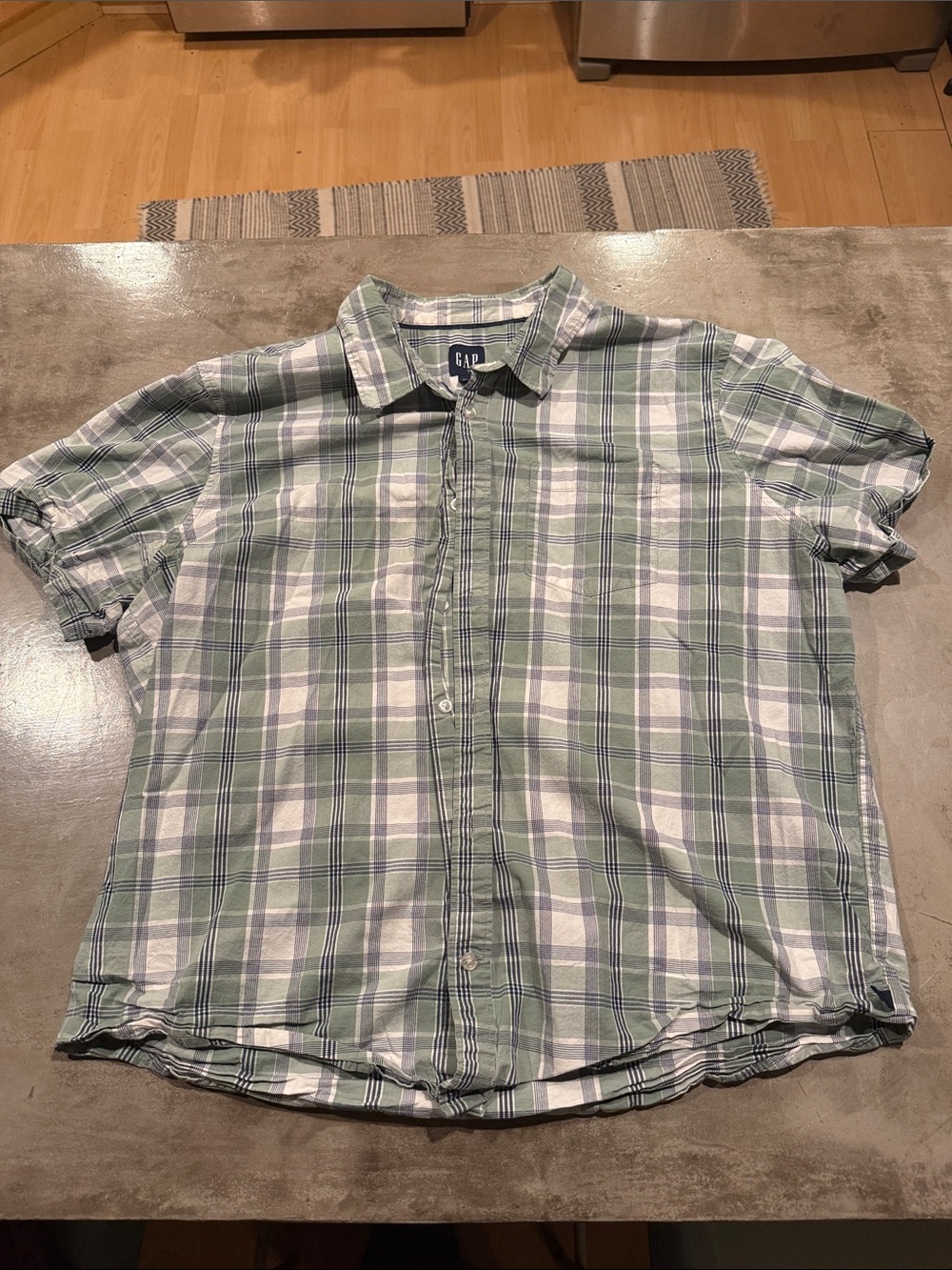 GAP Men's Short-Sleeve Green and White Plaid Button-Down Shirt